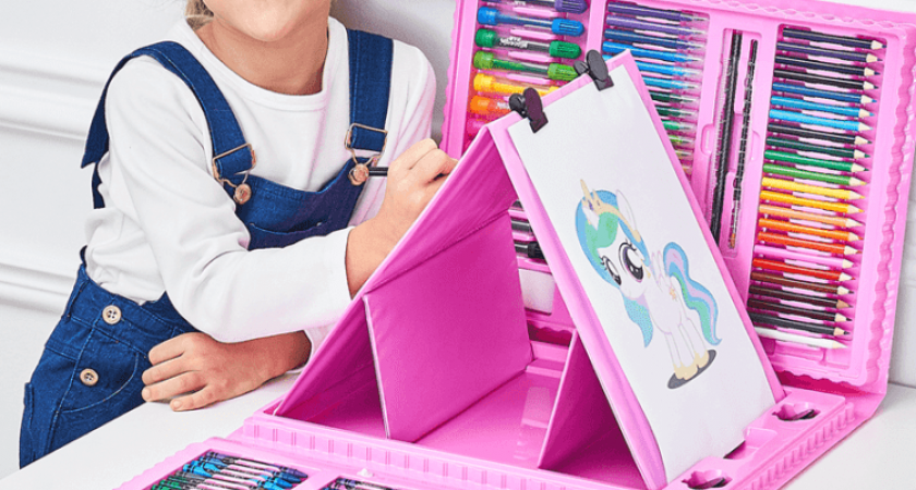 Что лучше подарить девочке на семь лет?