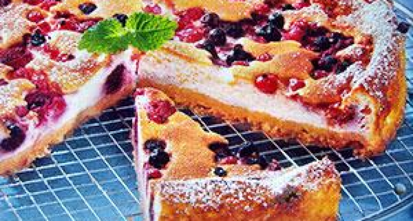 4 рецепта творожного пирога с ягодной начинкой