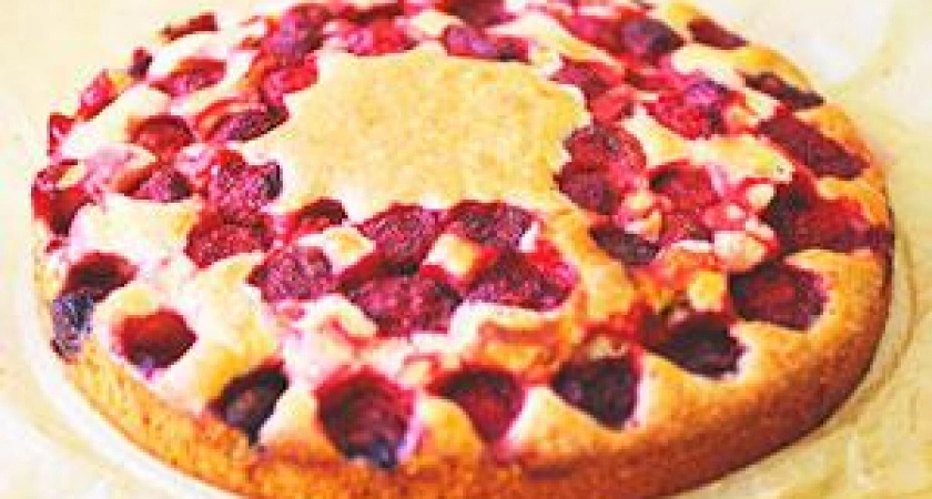 Фото к статье: Пирог с клубникой в мультиварке &#129373; и духовке, фото