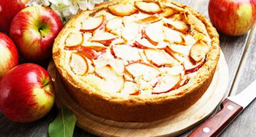 Шарлотка рецепт 🥝 с крахмалом и яблоками, как делать чтобы поднялась и не опускалась
