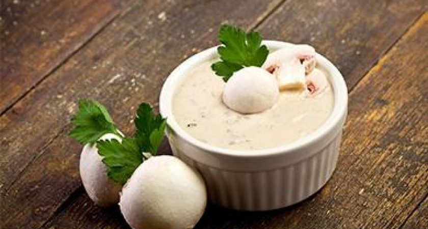 Салат с фунчозой и овощами: что добавить, чем заправить и как подать