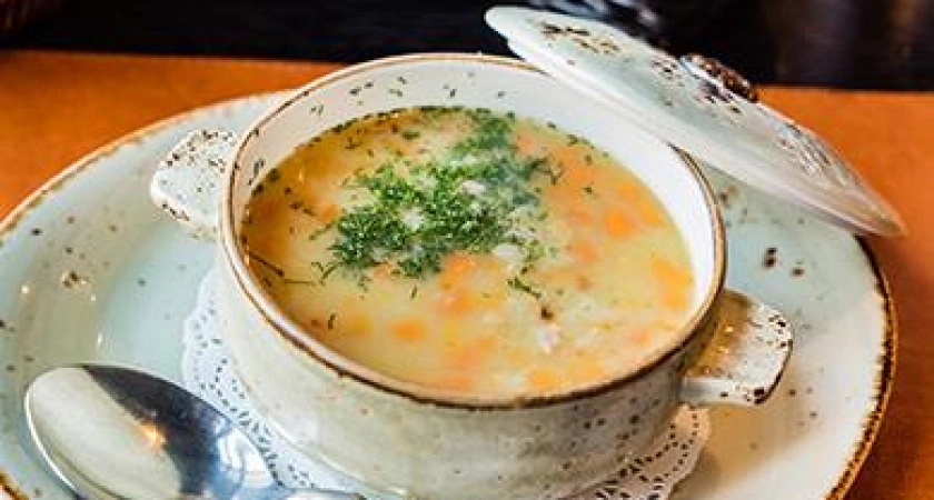 Фото к статье: Рассольник с перловкой и солеными огурцами: как без машины времени отправиться в советскую столовую