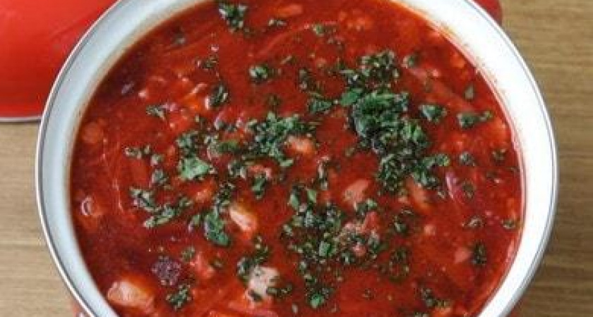 Традиционный рецепт украинского борща на мясном бульоне из свинины и говядины