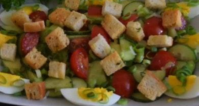 Салат с авокадо, яйцом и овощами - ароматное, красивое и очень вкусное блюдо