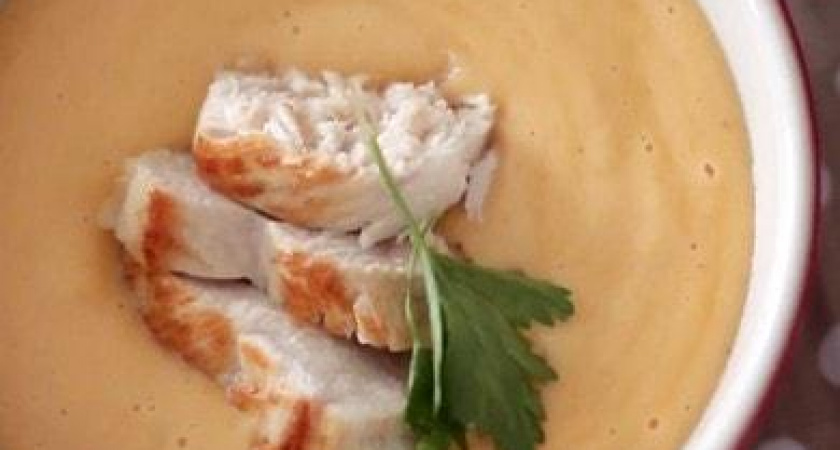 Рецепт сырного крем-супа с курицей и сухариками - вкус детства