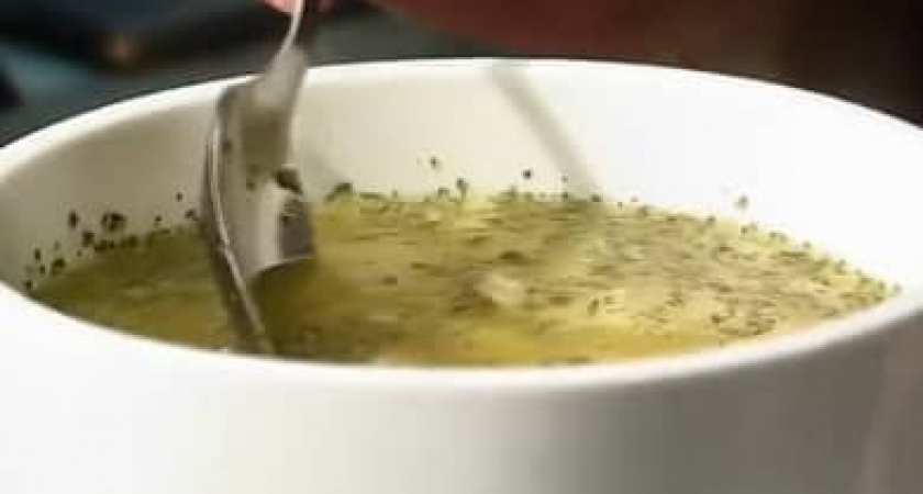 Маленькие пельмени с бульоном - необычный рецепт