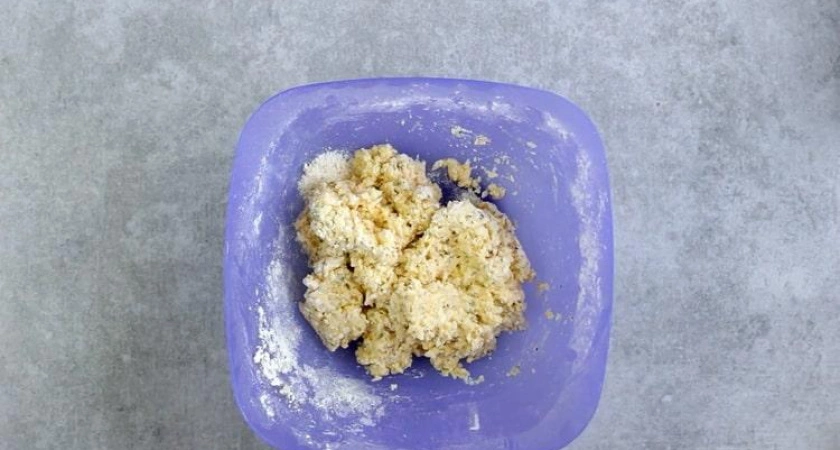 Фото к статье: Ароматное и вкусное печенье из плавленных сырков с кунжутом и сушеными травами.