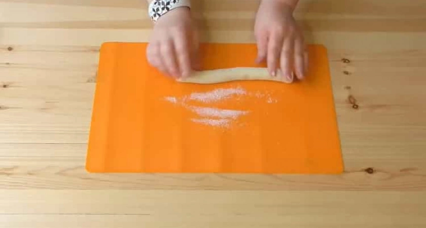 Фото к статье: Простой рецепт вкусного печенья на сметане "Сахарные трубочки"