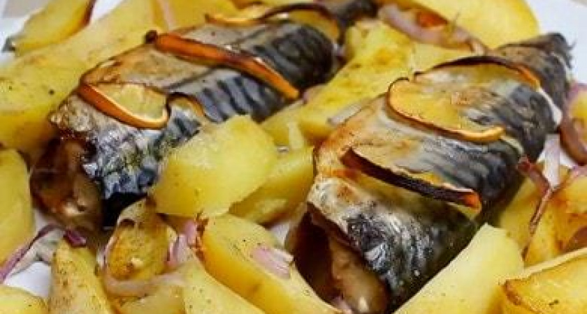 Рецепт вкусной скумбрии с картошкой, запеченной в духовке