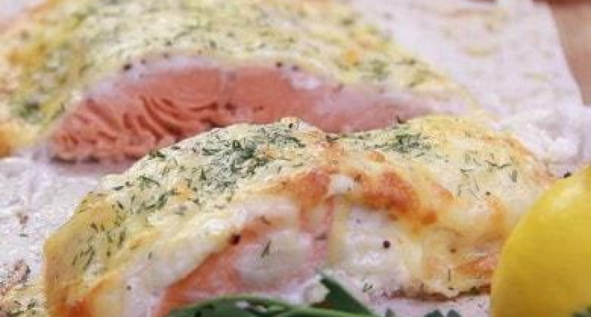 Семга под сырной шубой, запеченной в духовке - простой и вкусный рецепт