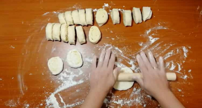 Как научиться готовить вкусные лепешки с сыром на сковороде