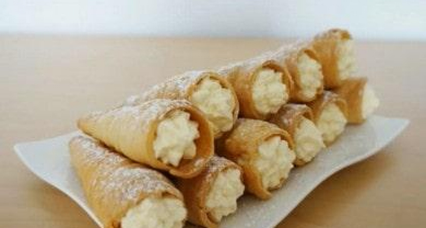 Самый вкусный рецепт трубочек из слоеного теста с заварным кремом
