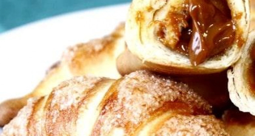 Фото к статье: Круассаны из слоеного теста со сгущенкой - вкусно и просто