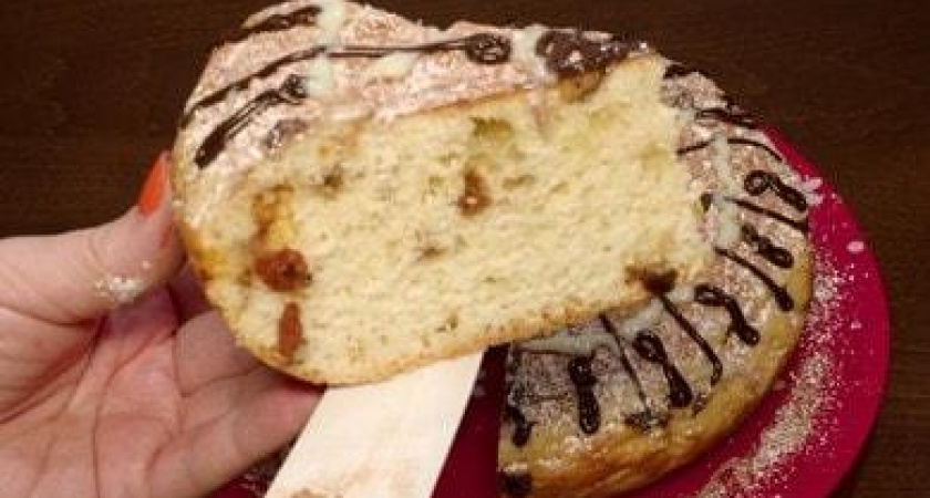 Очень вкусный и простой кекс на кефире с изюмом и орехами - выпекаем в мультиварке