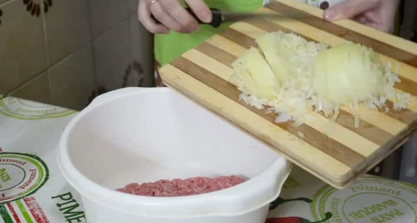 Жареные беляши с мясом на сковороде - очень вкусно
