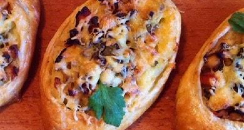 Лодочки из слоеного теста с курицей и картофелем - очень вкусно