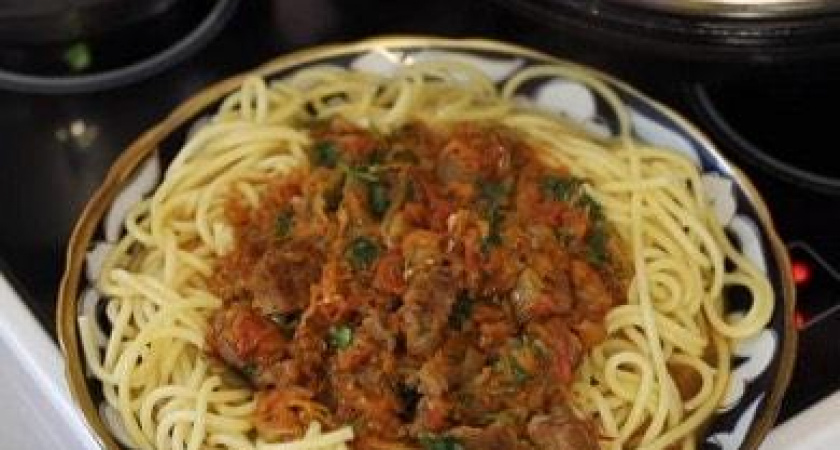 Очень вкусный рецепт спагетти с мясом и овощным соусом