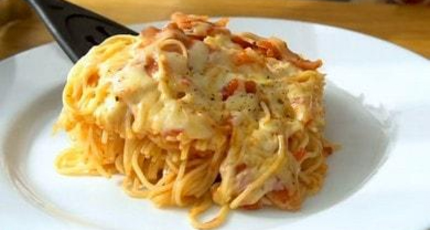 Макароны с беконом - с беконом в томатно-чесночном соусе 🍝