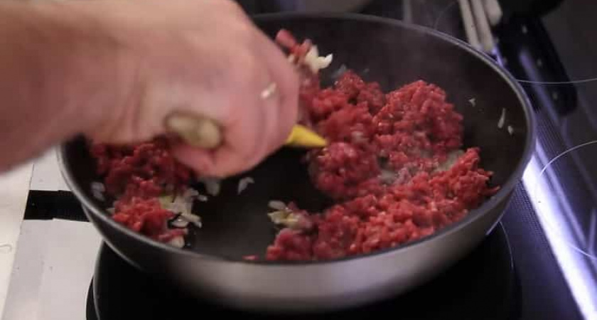 Макароны с фаршем на сковороде - рецепт приготовления классических макарон по-флотски &#x1f35d;