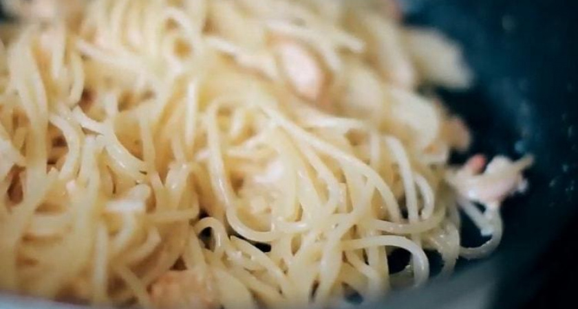 Паста с креветками в чесночно-сливочном соусе - ароматно и вкусно 🍝