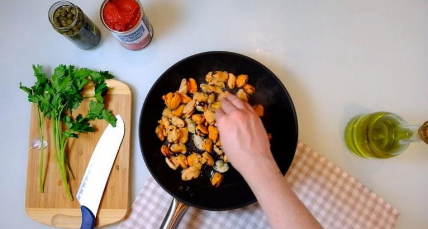 Паста с мидиями в томатном соусе - рецепт на все случаи жизни 🍝