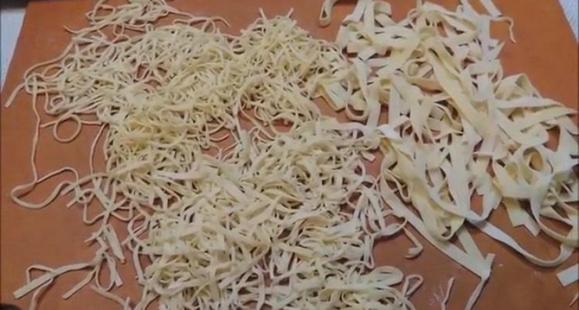 Как приготовить домашнюю лапшу для супа - рецепт для начинающих 🍝