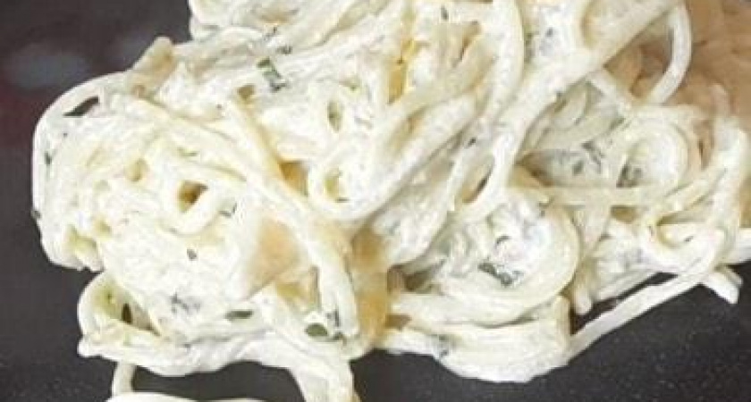 Вкусная паста с кальмарами в сливочном соусе - рецепт приготовления в мультиварке 🍝