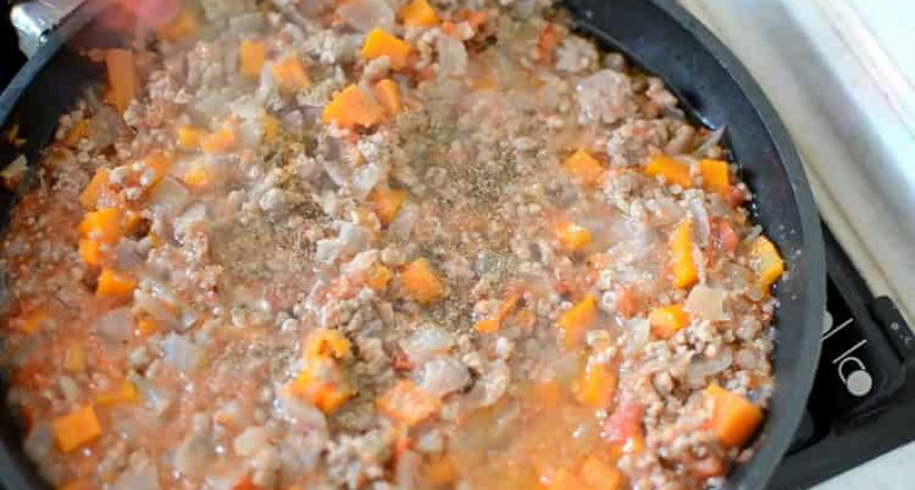 Домашняя лазанья с мясным фаршем, грибной начинкой и соусом бешамель 🥧
