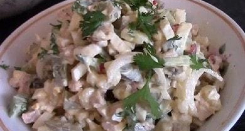 Вкусный и простой салат из консервированных кальмаров &#x1f991;