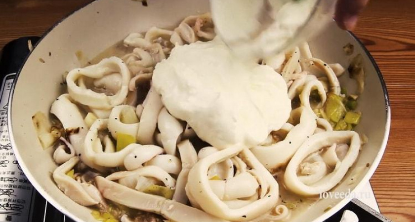 Нежные кальмары в сметанном соусе - просто и вкусно 🦑