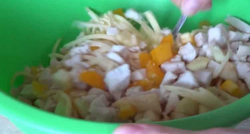 Изумительный салат с сельдереем и куриной грудкой 🥗