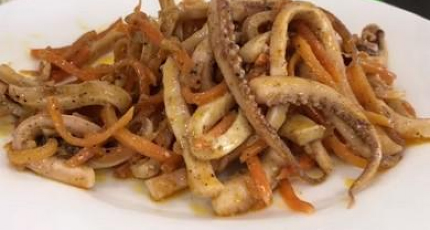 Салат с кальмарами и корейской морковкой - очень вкусная закуска 🦑