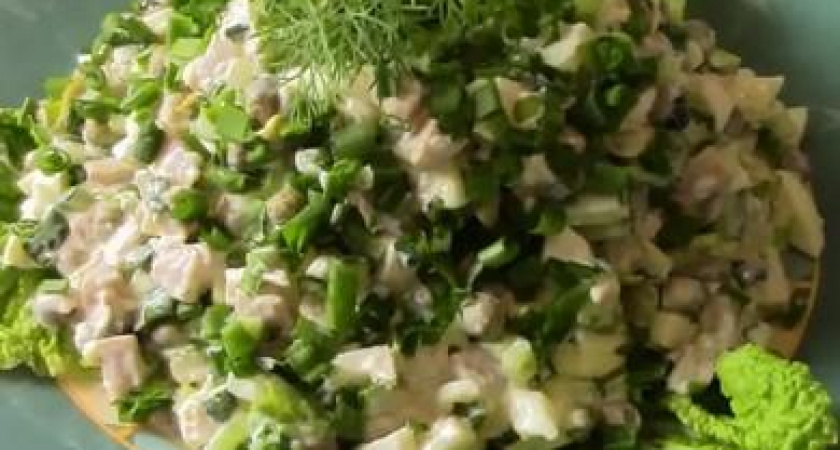 Нежный салат из кальмаров, яиц, огурцов - простой рецепт закуски 🦑
