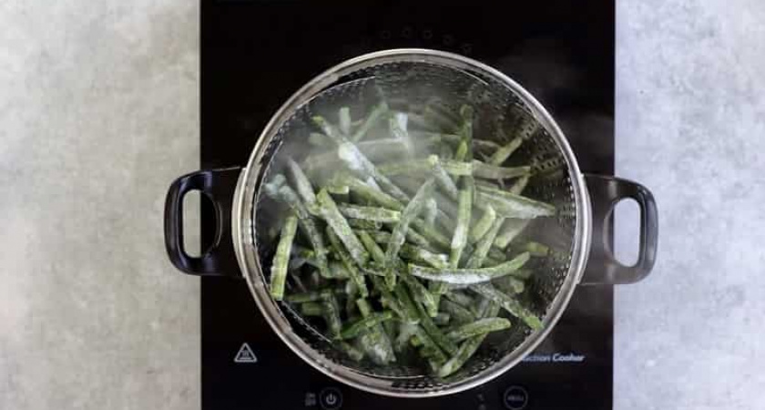 Стручковая фасоль с чесноком и соевым соусом - пошаговый рецепт 🍲