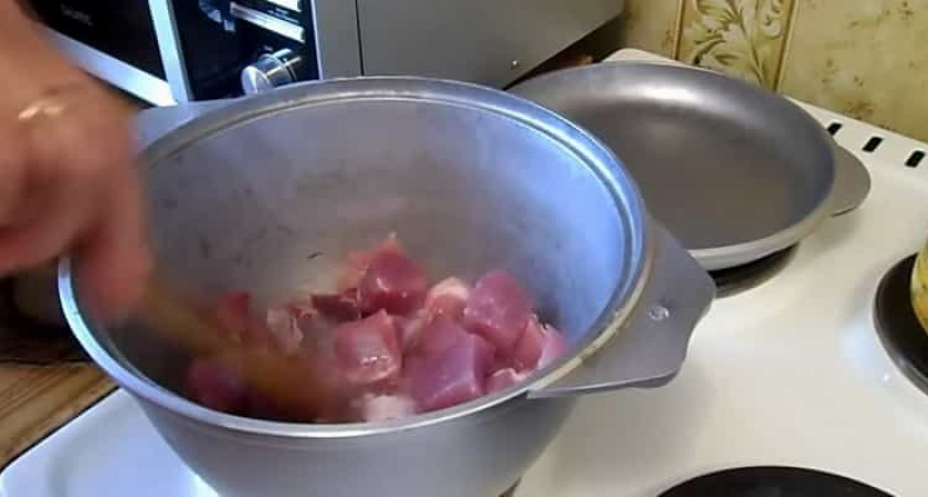 Фасоль тушеная с мясом - простой рецепт вкусного рагу 🍲