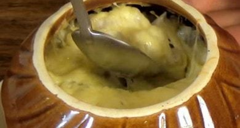 Жульен в горшочках с шампиньонами и курицей в духовке 🥘