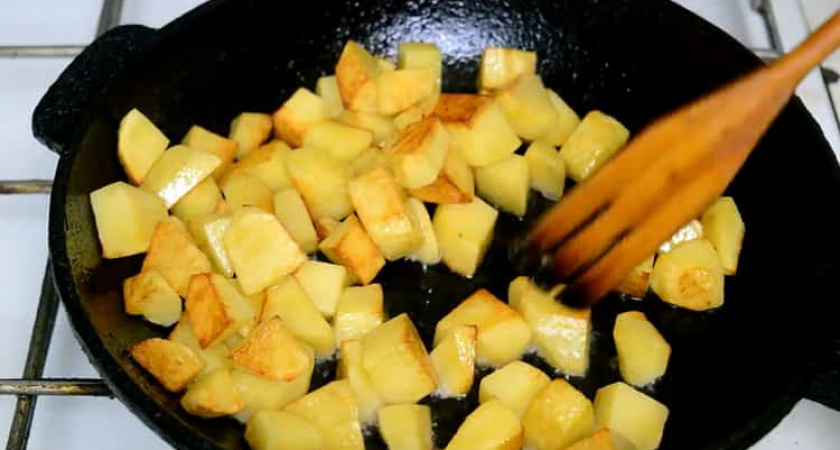 Азу из свинины с солеными огурцами - очень вкусно и просто 🍲