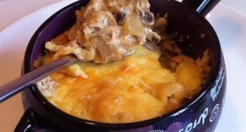 Жульен с курицей и грибами - очень вкусный, ароматный, с румяной сырной корочкой 🥘