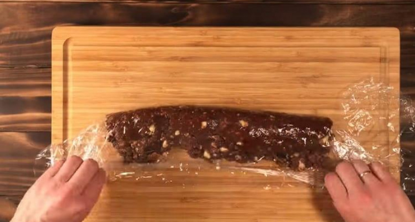 Рецепт вкусной сладкой колбасы с орехами 🍪