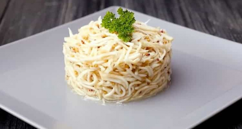 Простой рецепт приготовления полезного салата из корня сельдерея 🥗