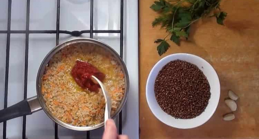 Гречка по-купечески с фаршем на сковороде - просто и вкусно 🥣