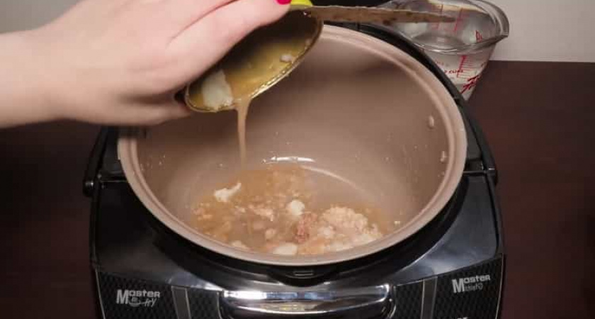 Вкусная гречка с тушенкой - простой рецепт приготовления в мультиварке 🥣