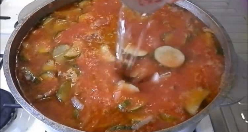 Лечо из огурцов на зиму - вкусная и простая домашняя заготовка 🥒