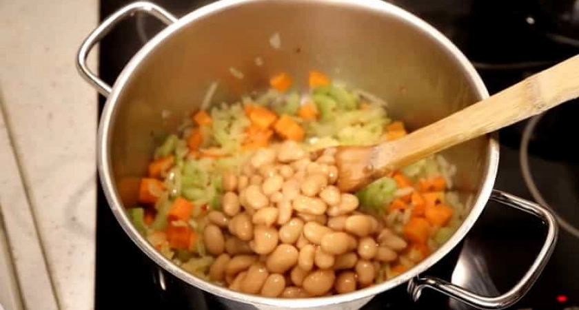 Фото к статье: Очень простой суп с белой фасолью &#x1f372;