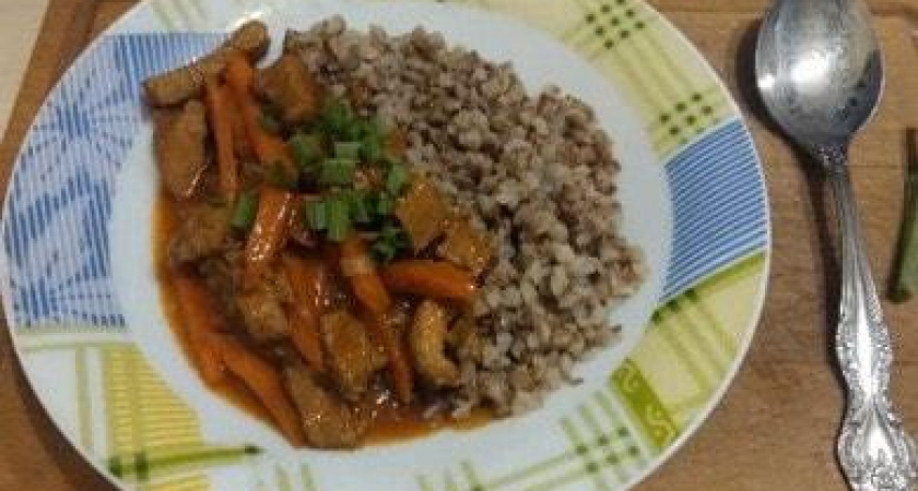 Рассыпчастая гречка с нежной и ароматной подливой с мясом 🥣