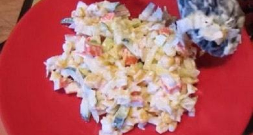 Как научиться готовить вкусный постный салат с крабовыми палочками 🥗