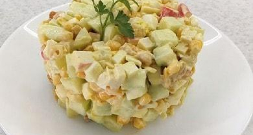 Как научиться готовить вкусный салат с крабовыми палочками и сухариками &#x1f957;