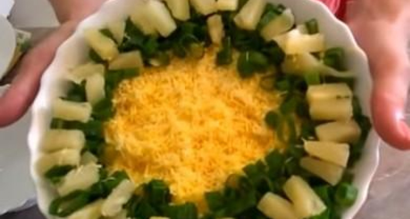 Как научиться готовить вкусный салат с крабовыми палочками и ананасом 🍍