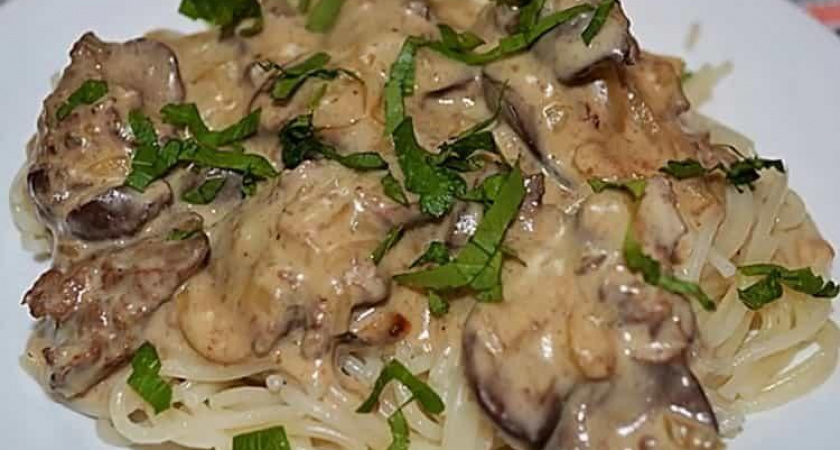 Как научиться готовить вкусную печень в сметане с луком 🥣