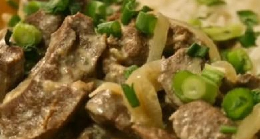 Как научиться готовить вкусную печень в сметанном соусе 🥩